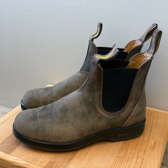 Blundstone Distressed Brown Leather Boots - Picture 2 of 8